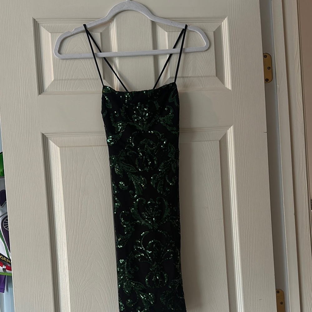 GREEN AND BLACK FORMAL MINI DRESS